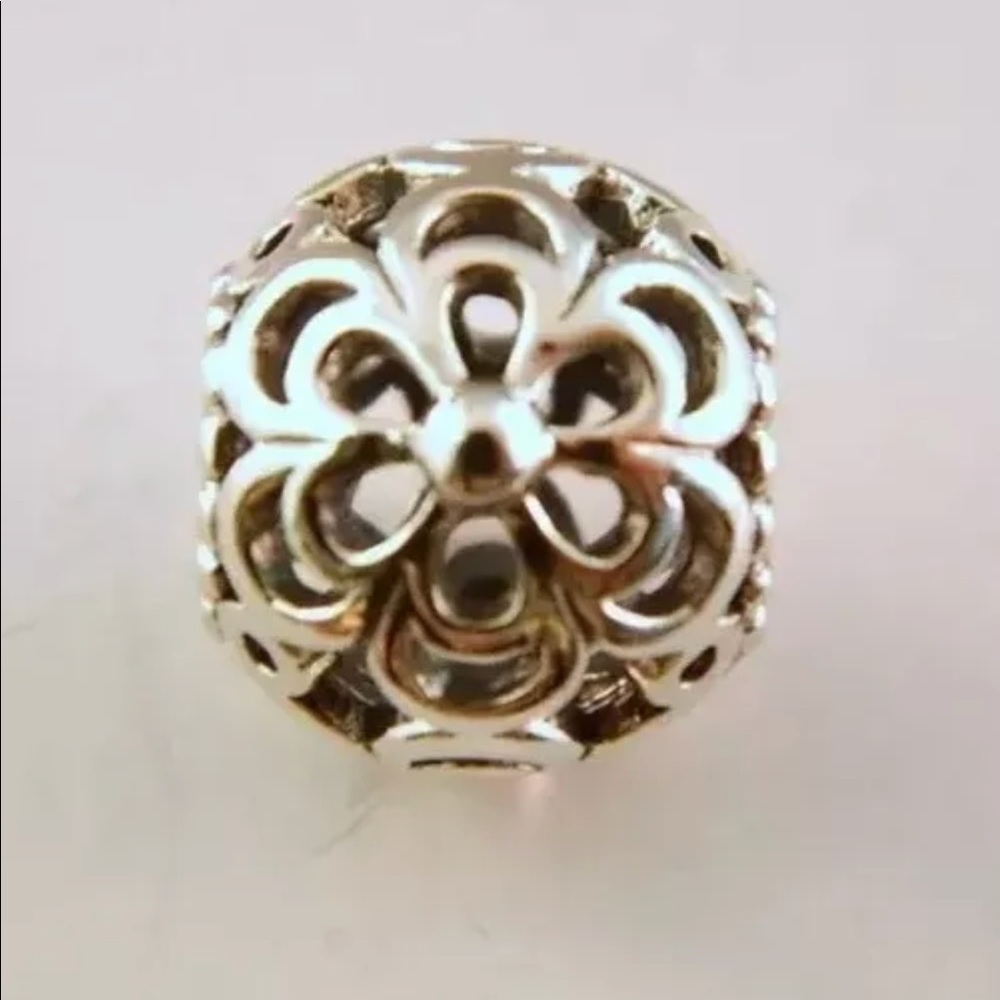 Authentic Pandora Daisy Charm - Picture 2 of 3